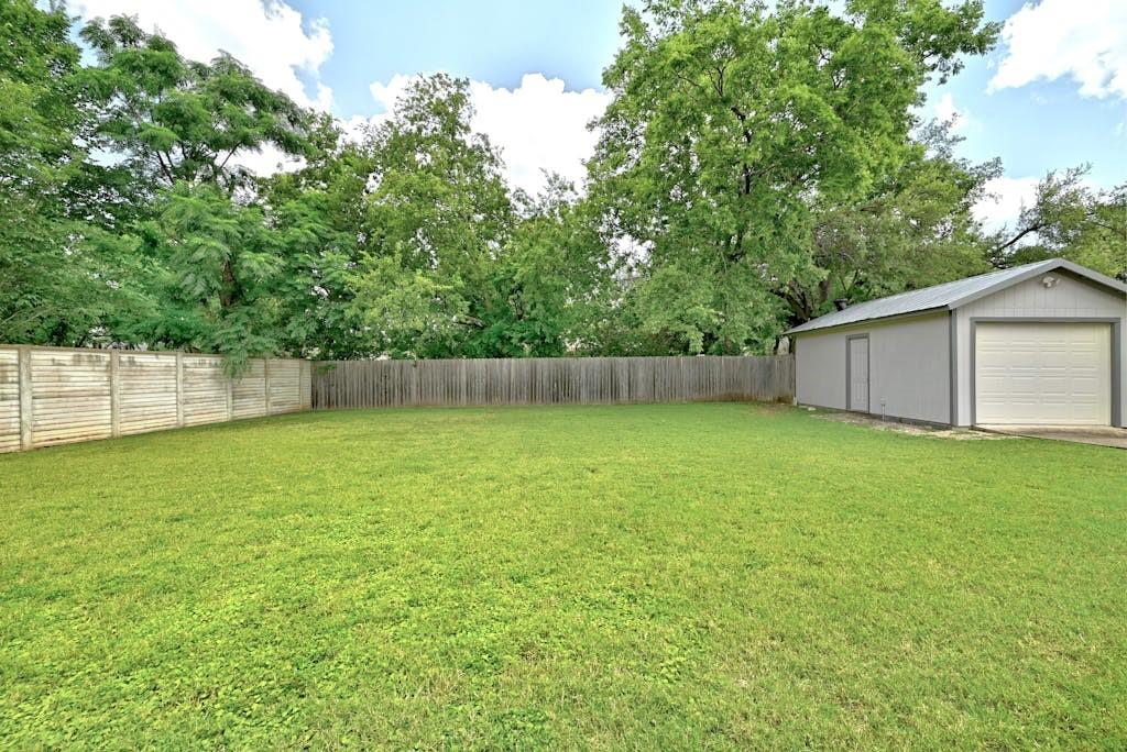 503 N Lampasas St Property Photo 29