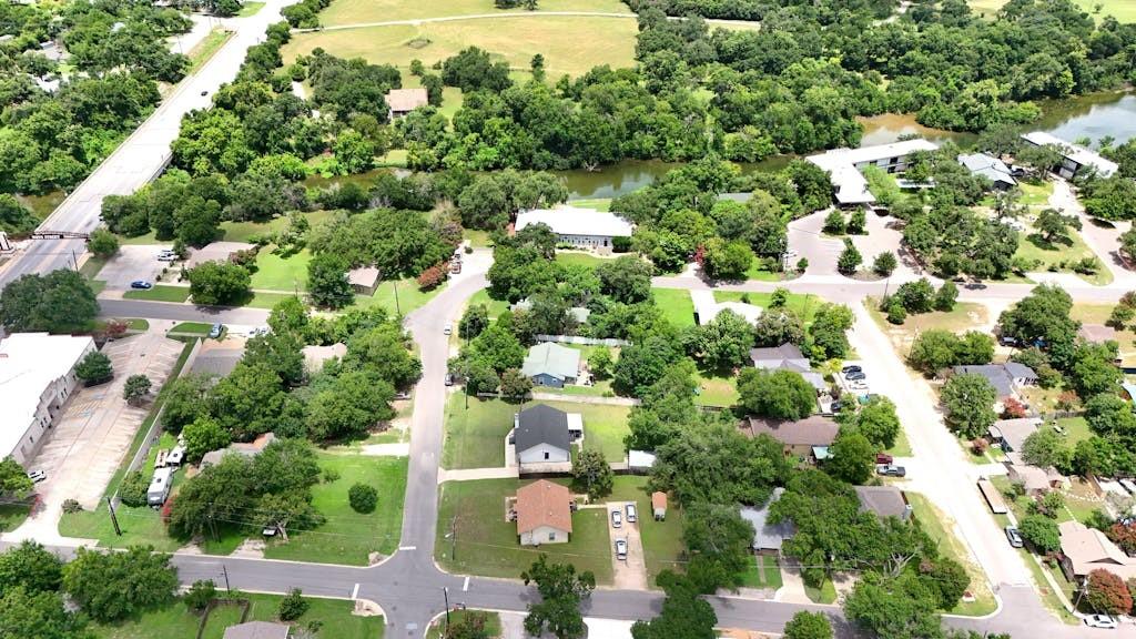503 N Lampasas St Property Photo 33