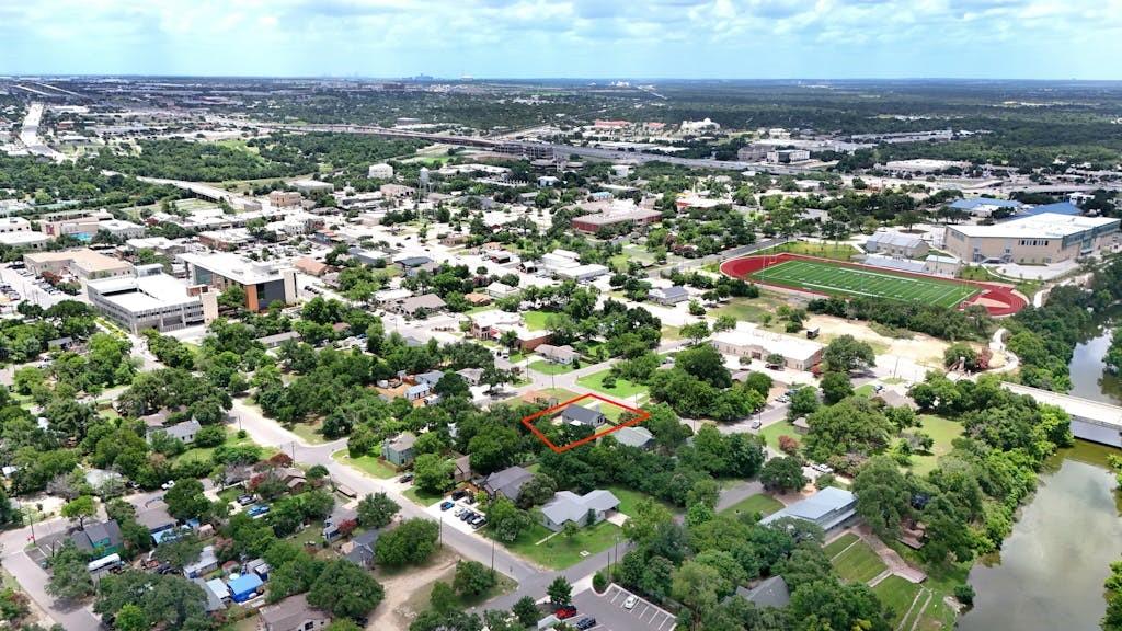 503 N Lampasas St Property Photo 38
