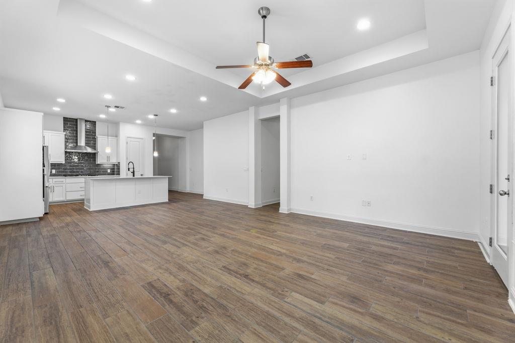 5209 Mandevilla Dr Property Photo 3