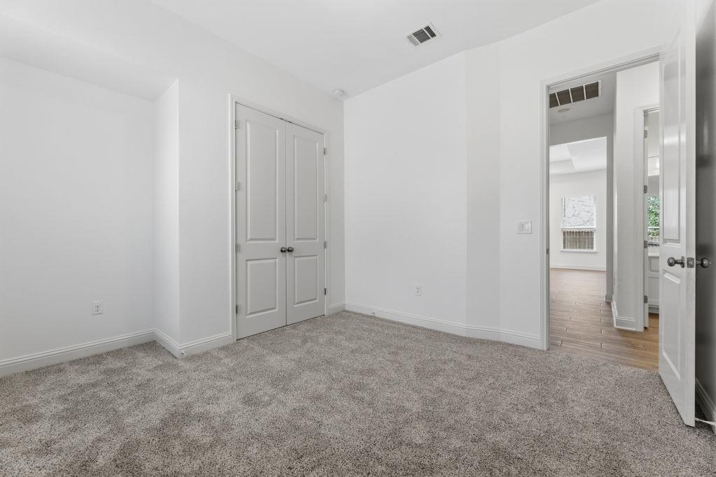 5209 Mandevilla Dr Property Photo 29