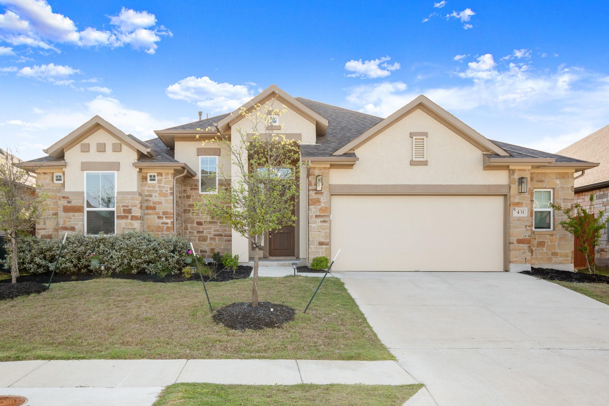 431 Wild Pecan Loop Property Photo 1
