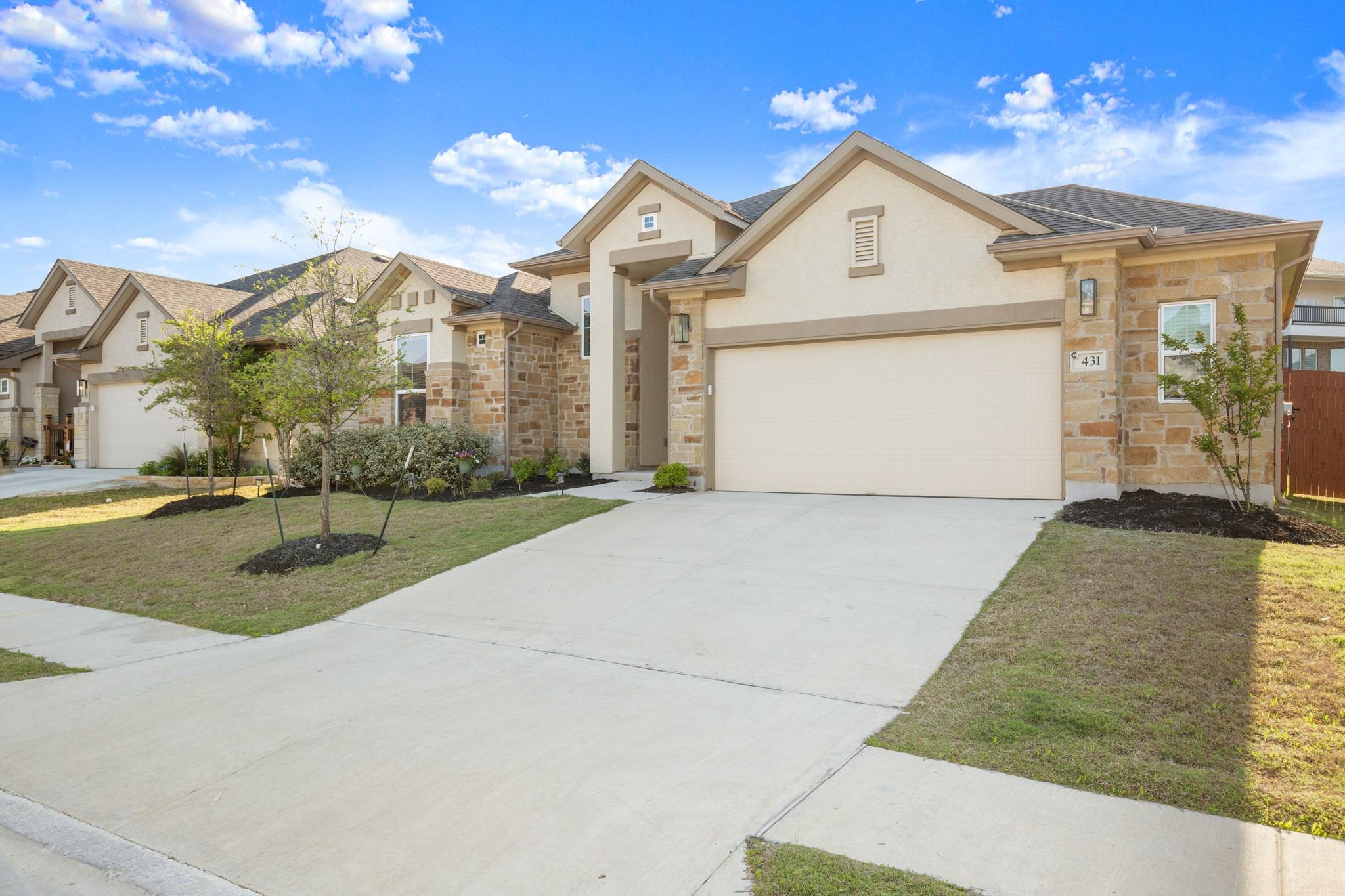 431 Wild Pecan Loop Property Photo 2