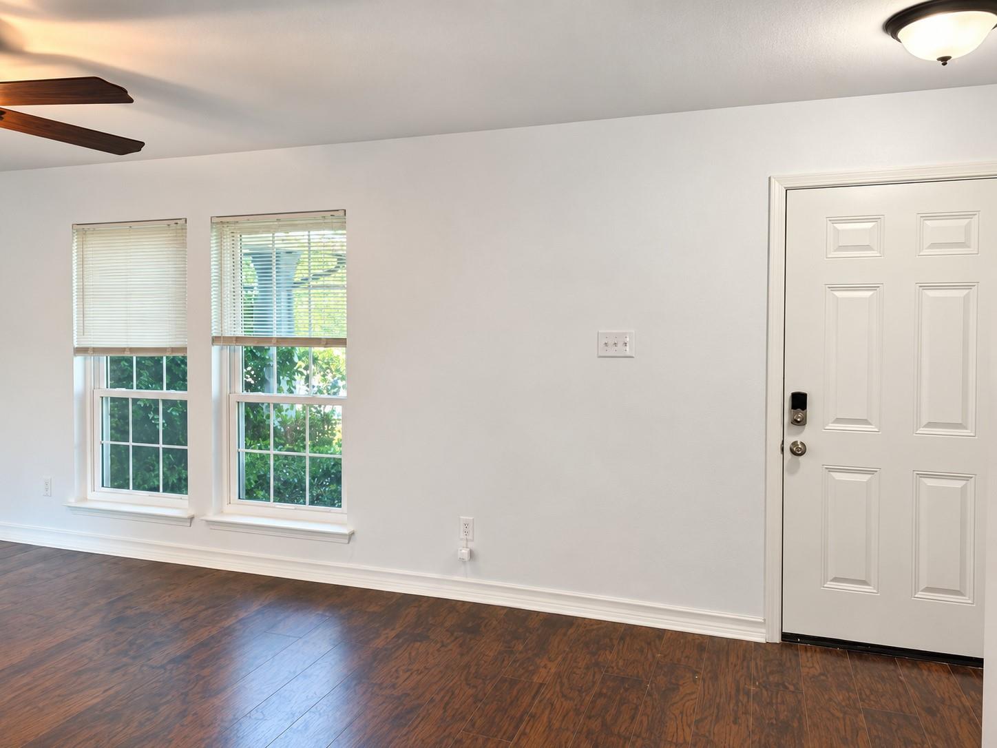 1015 E Yager Ln #129 Property Photo 4
