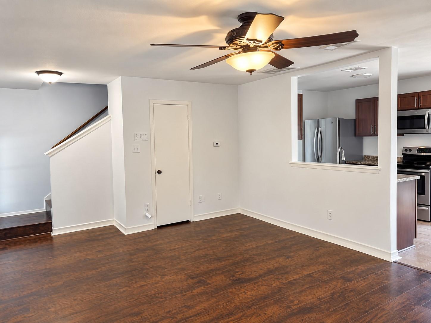 1015 E Yager Ln #129 Property Photo 5