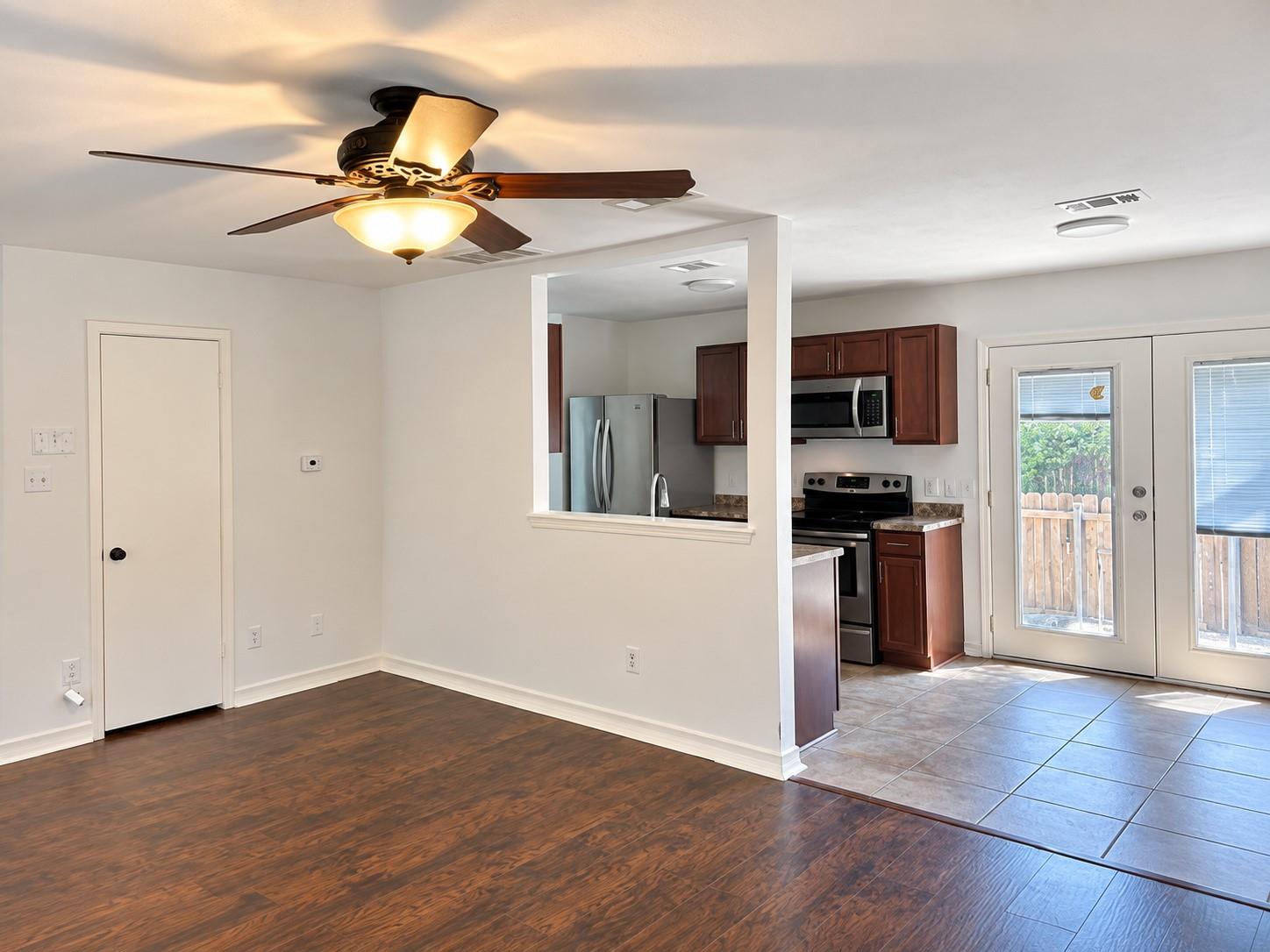 1015 E Yager Ln #129 Property Photo 6