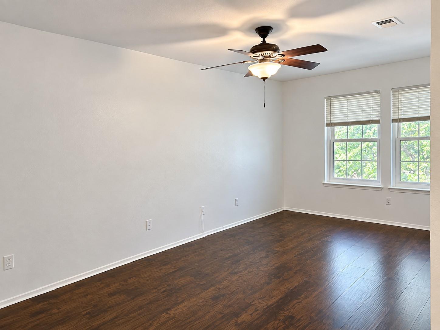 1015 E Yager Ln #129 Property Photo 17