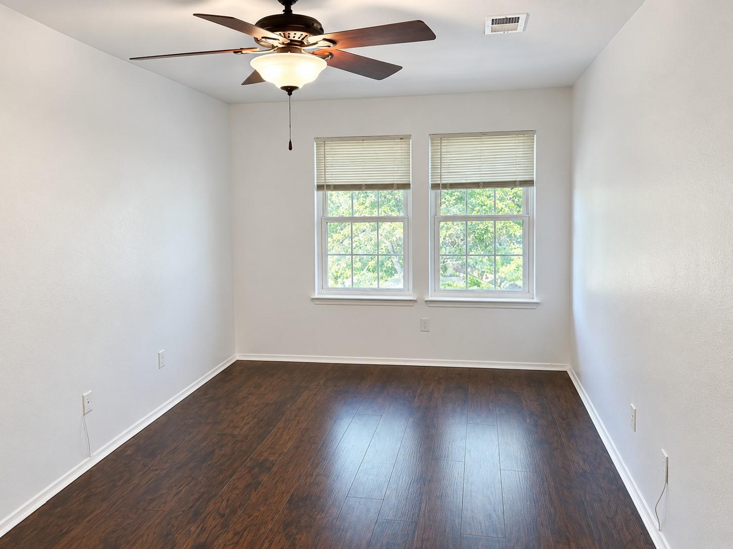 1015 E Yager Ln #129 Property Photo 18
