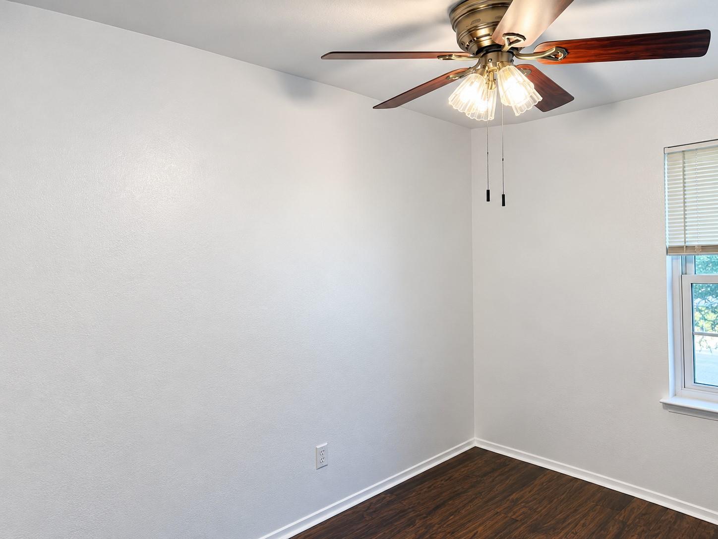 1015 E Yager Ln #129 Property Photo 23