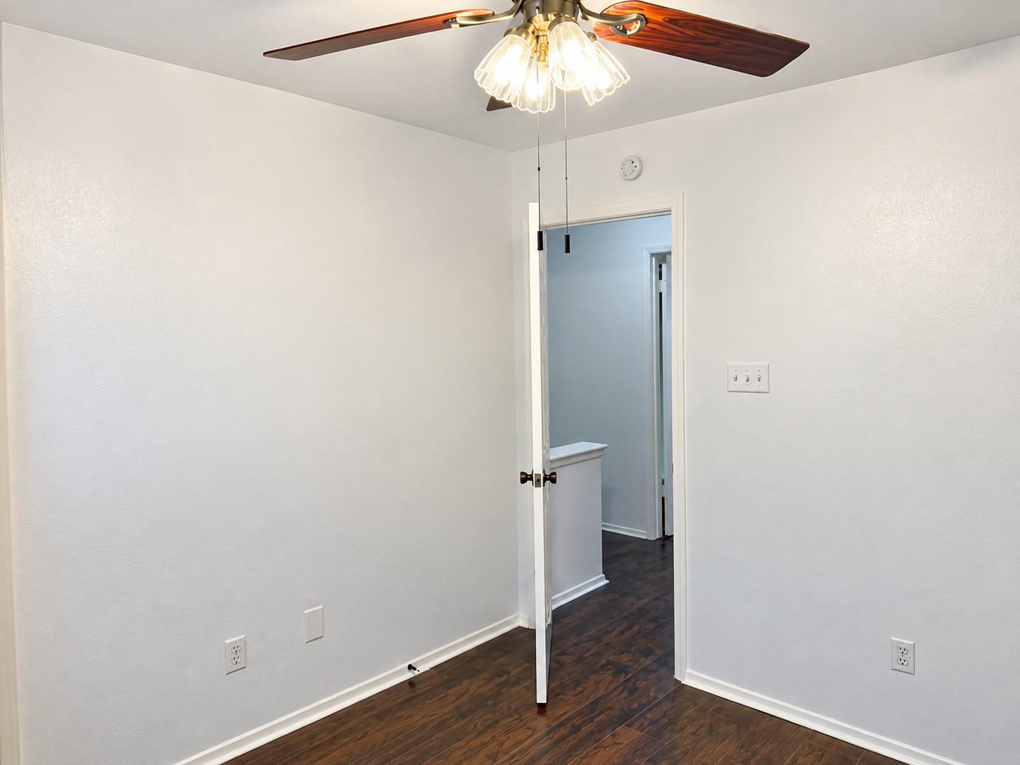 1015 E Yager Ln #129 Property Photo 24