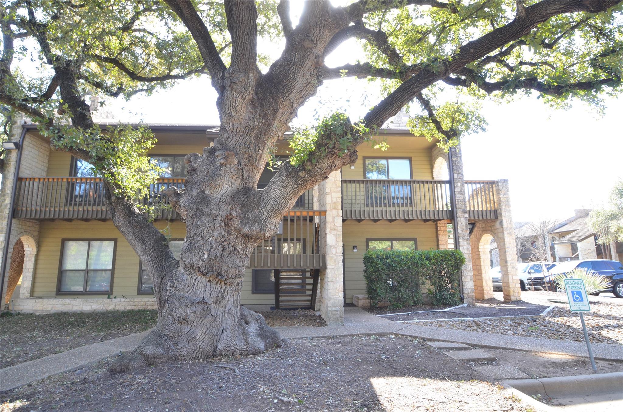 4131 Spicewood Springs Rd E4 Property Photo 1