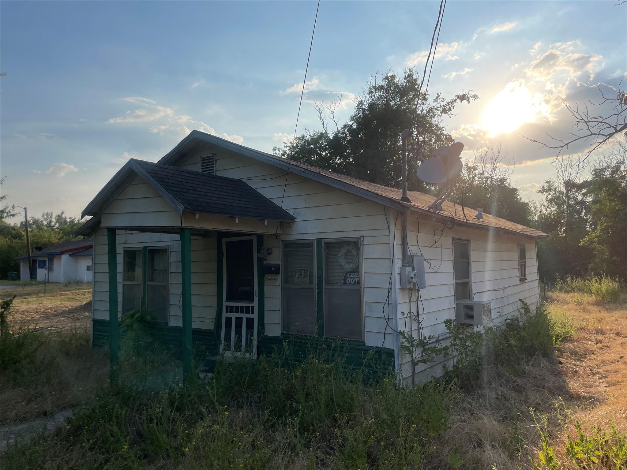 908 N Vogelsang Ave Property Photo