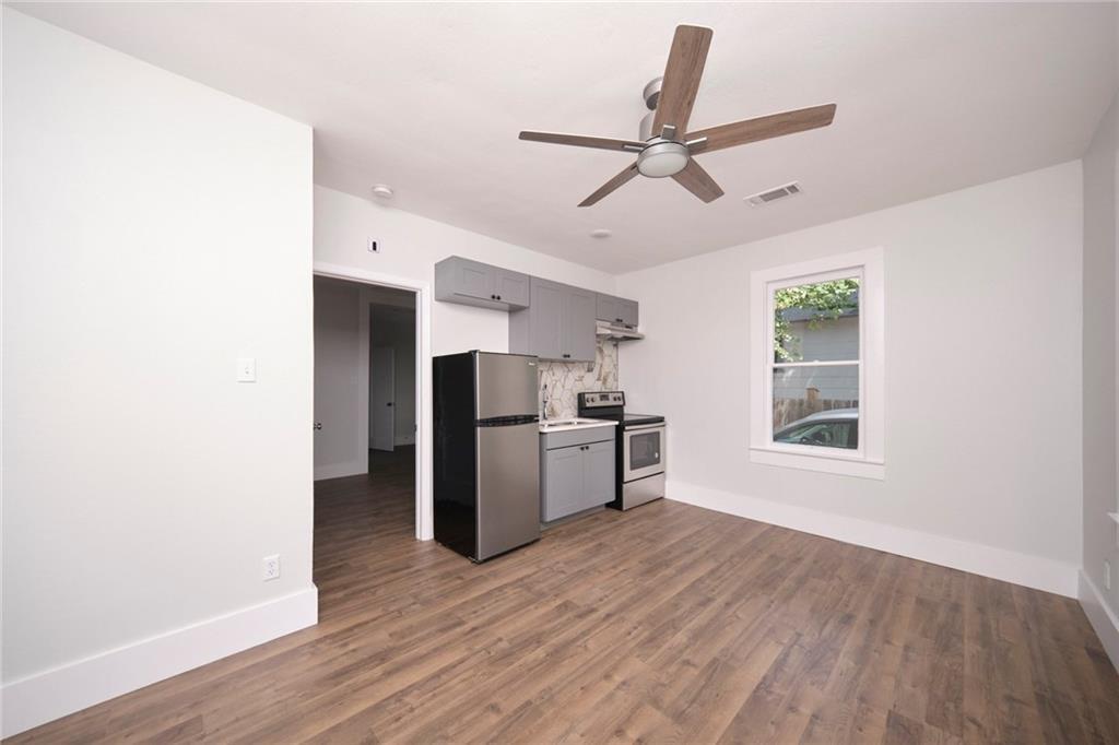 206 W 45th St #206 Property Photo 2
