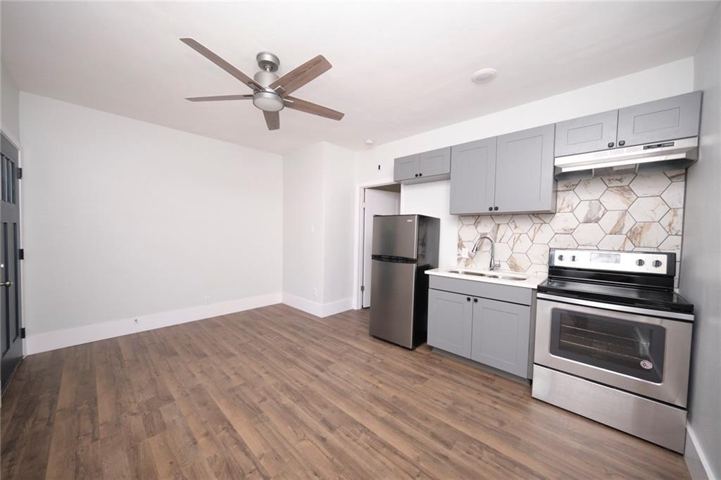 206 W 45th St #206 Property Photo 3
