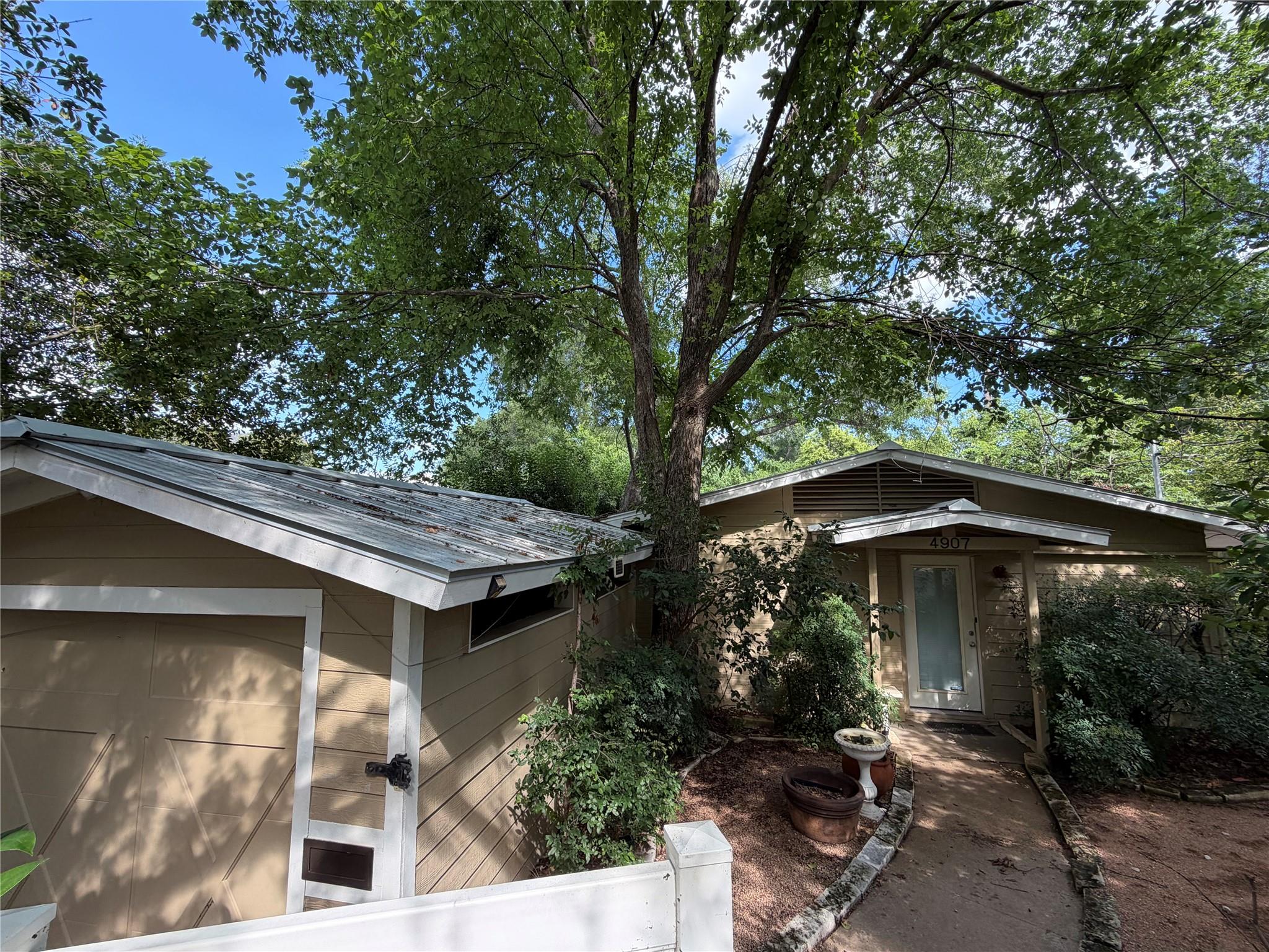 4907 W Market Dr Property Photo
