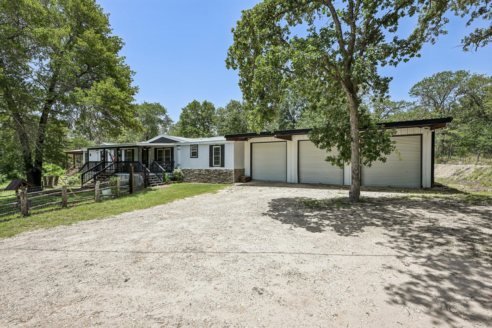 541 Hidden Oaks Dr Property Photo 2