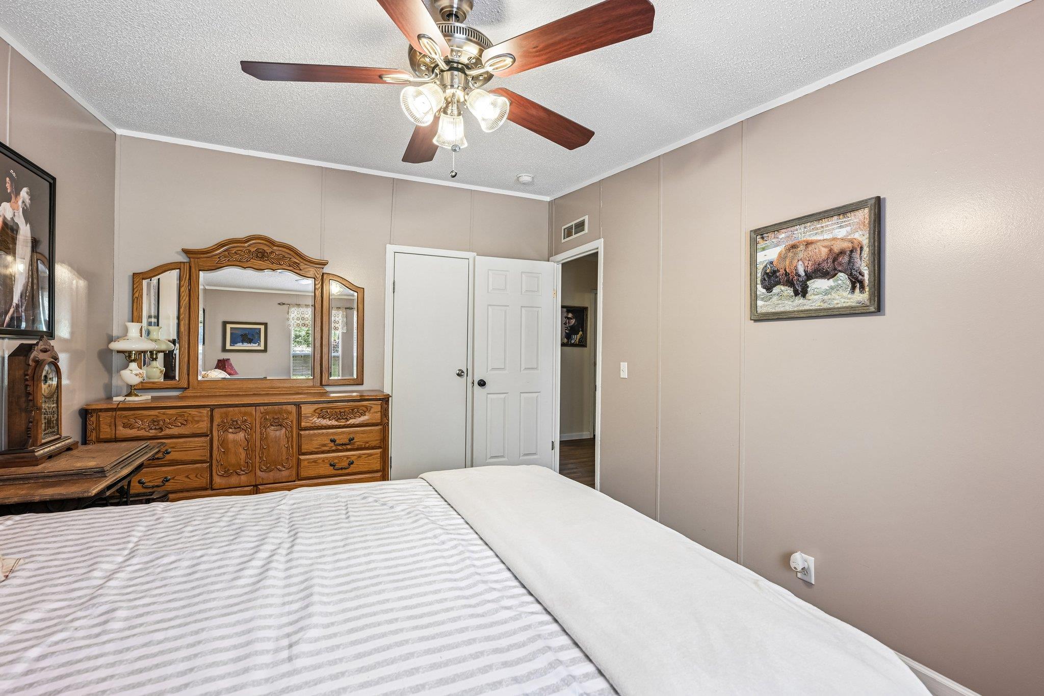 541 Hidden Oaks Dr Property Photo 24