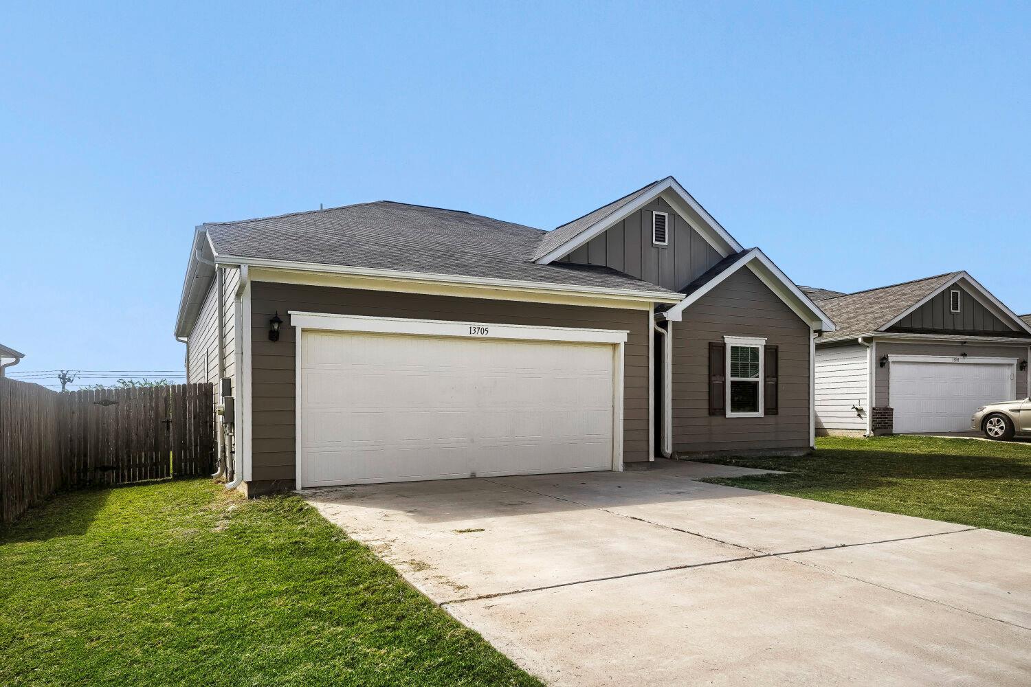 13705 Sherri Berry Way Property Photo 3
