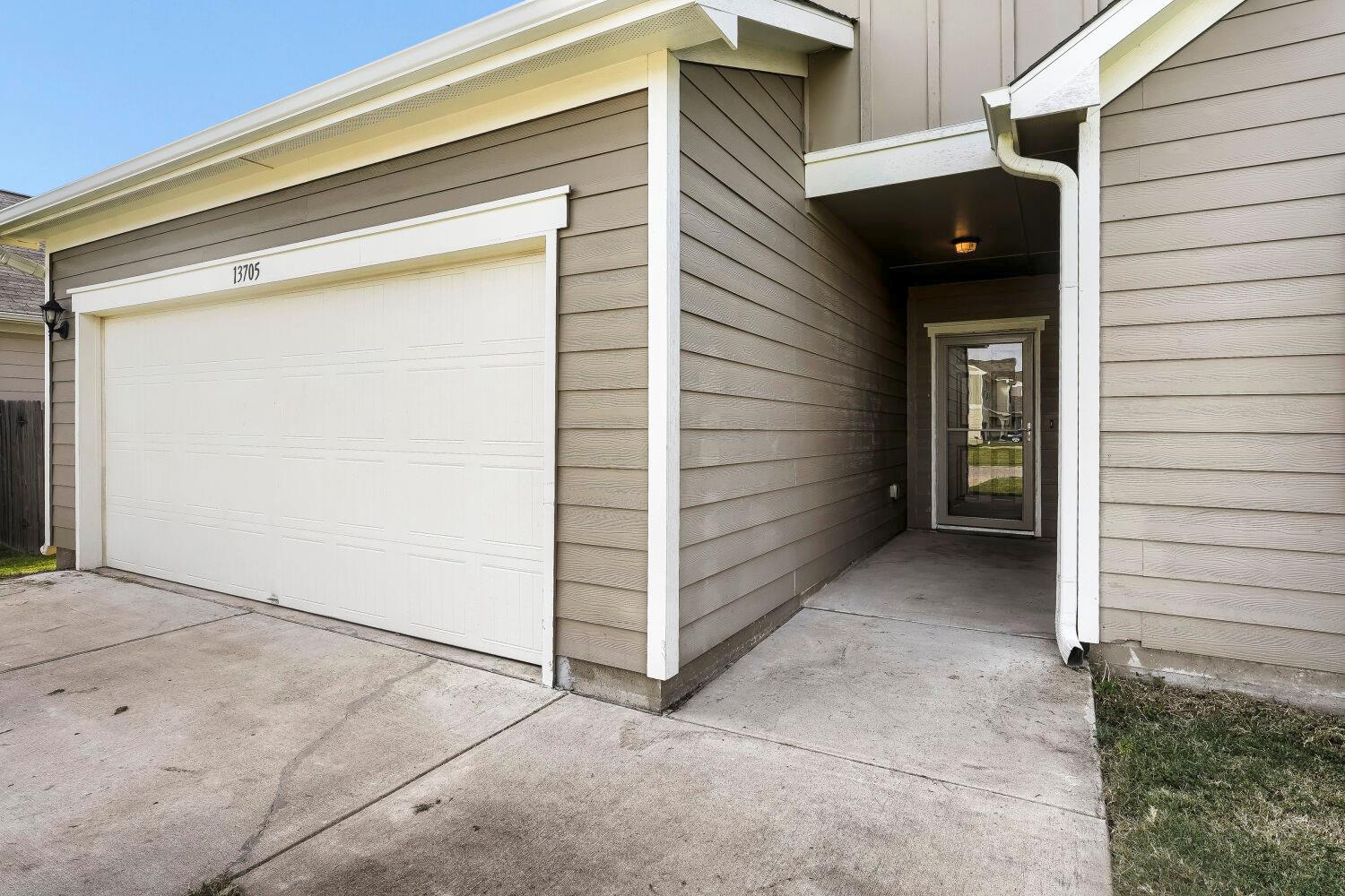 13705 Sherri Berry Way Property Photo 5
