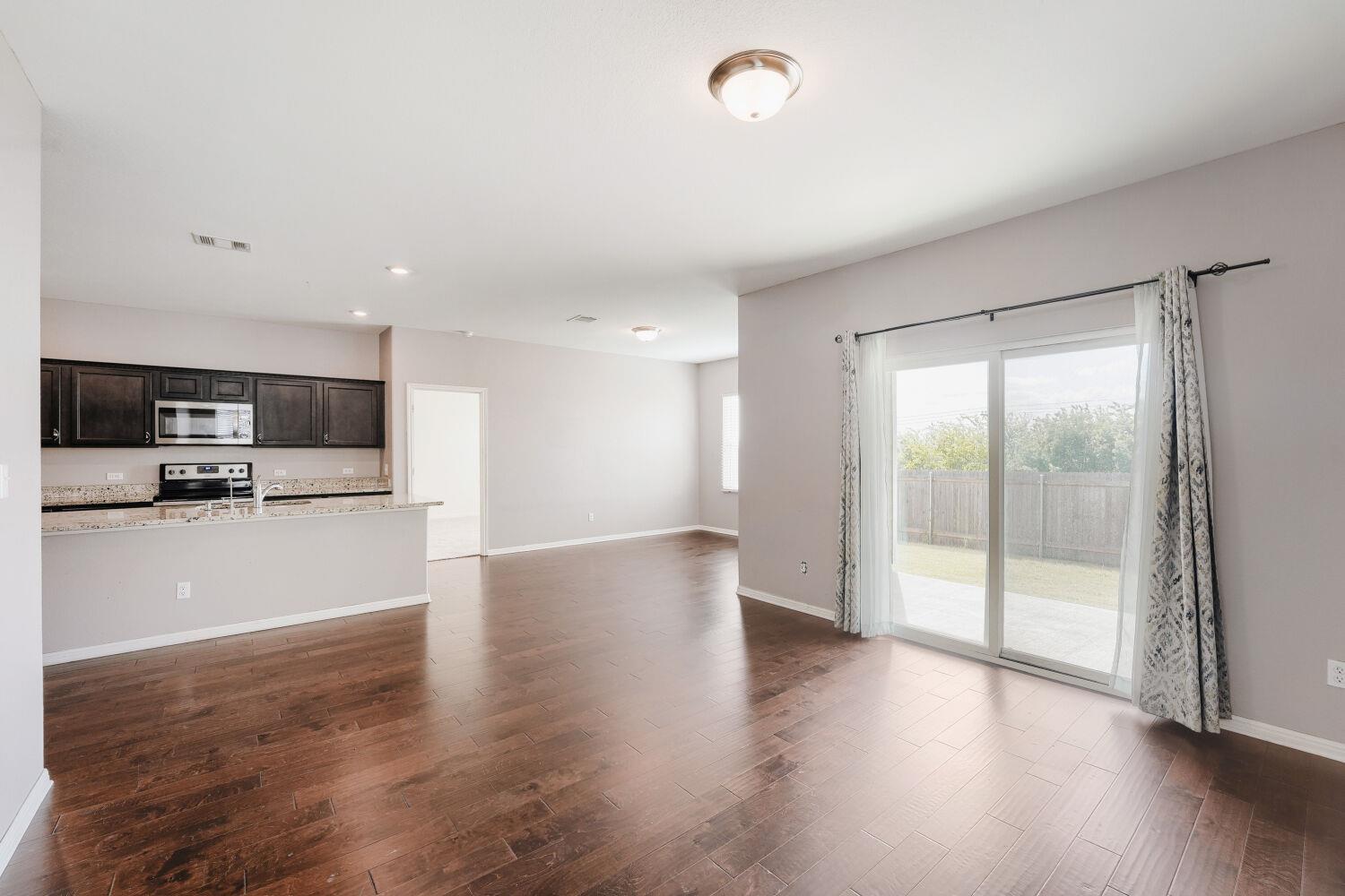 13705 Sherri Berry Way Property Photo 9
