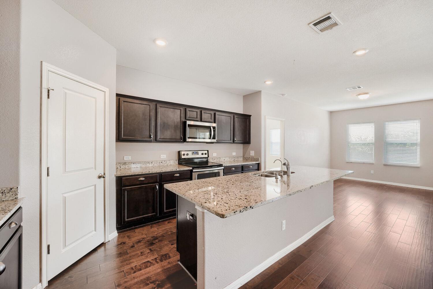 13705 Sherri Berry Way Property Photo 12