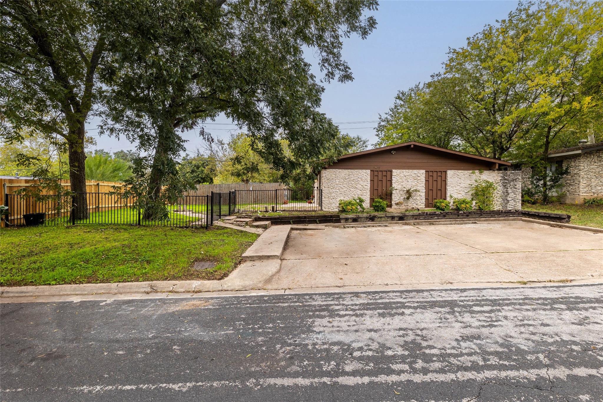 1411 Braes Ridge Dr A Property Photo