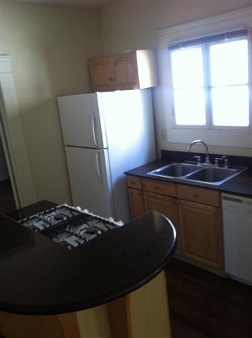615 W 37th St Property Photo 3