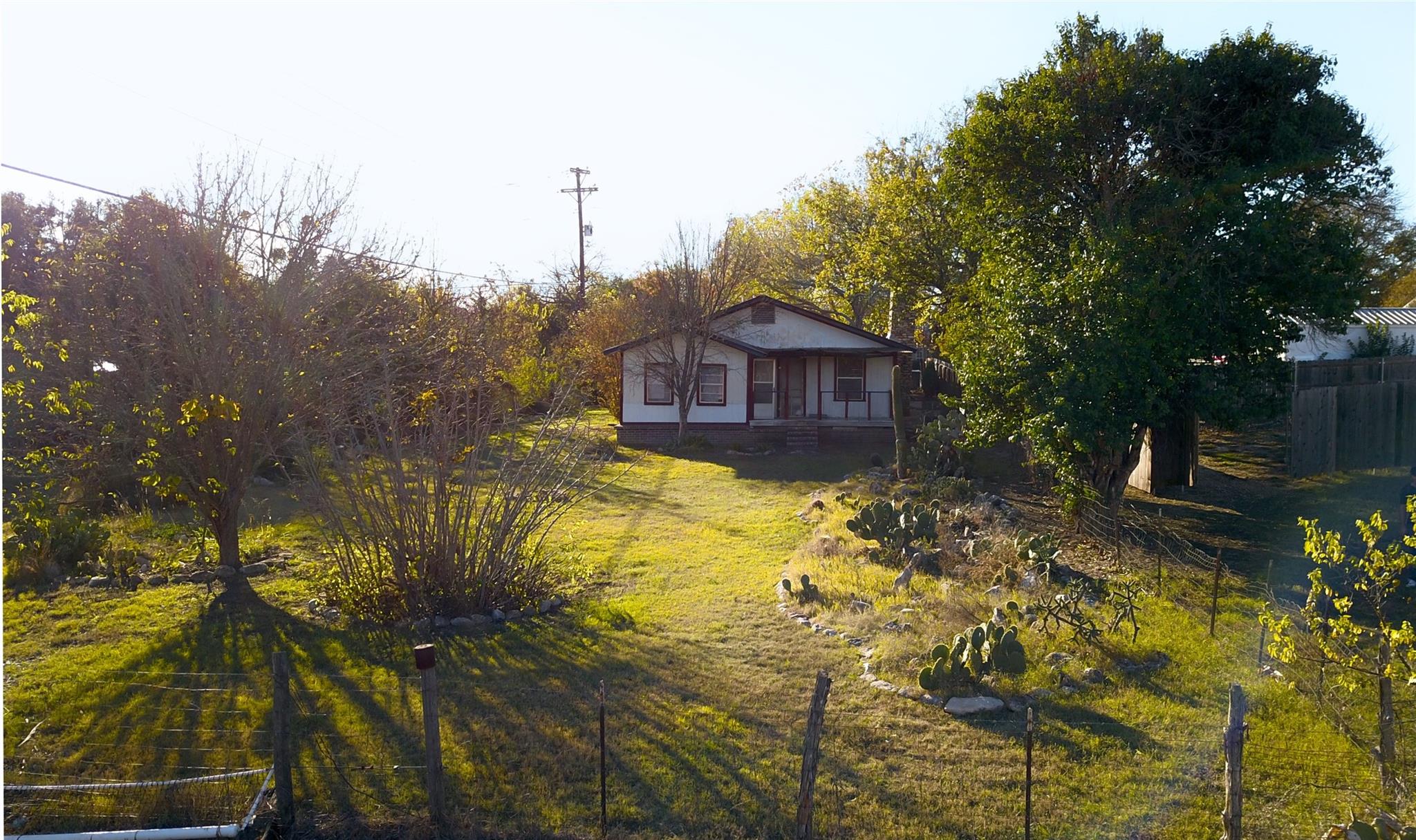 317 N Cedar St Property Photo 4
