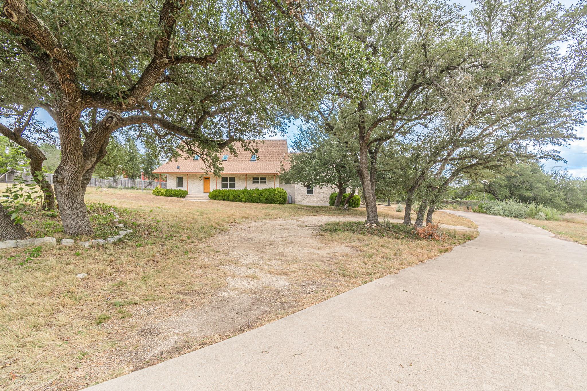 15 Tall Oaks Trl Property Photo 2