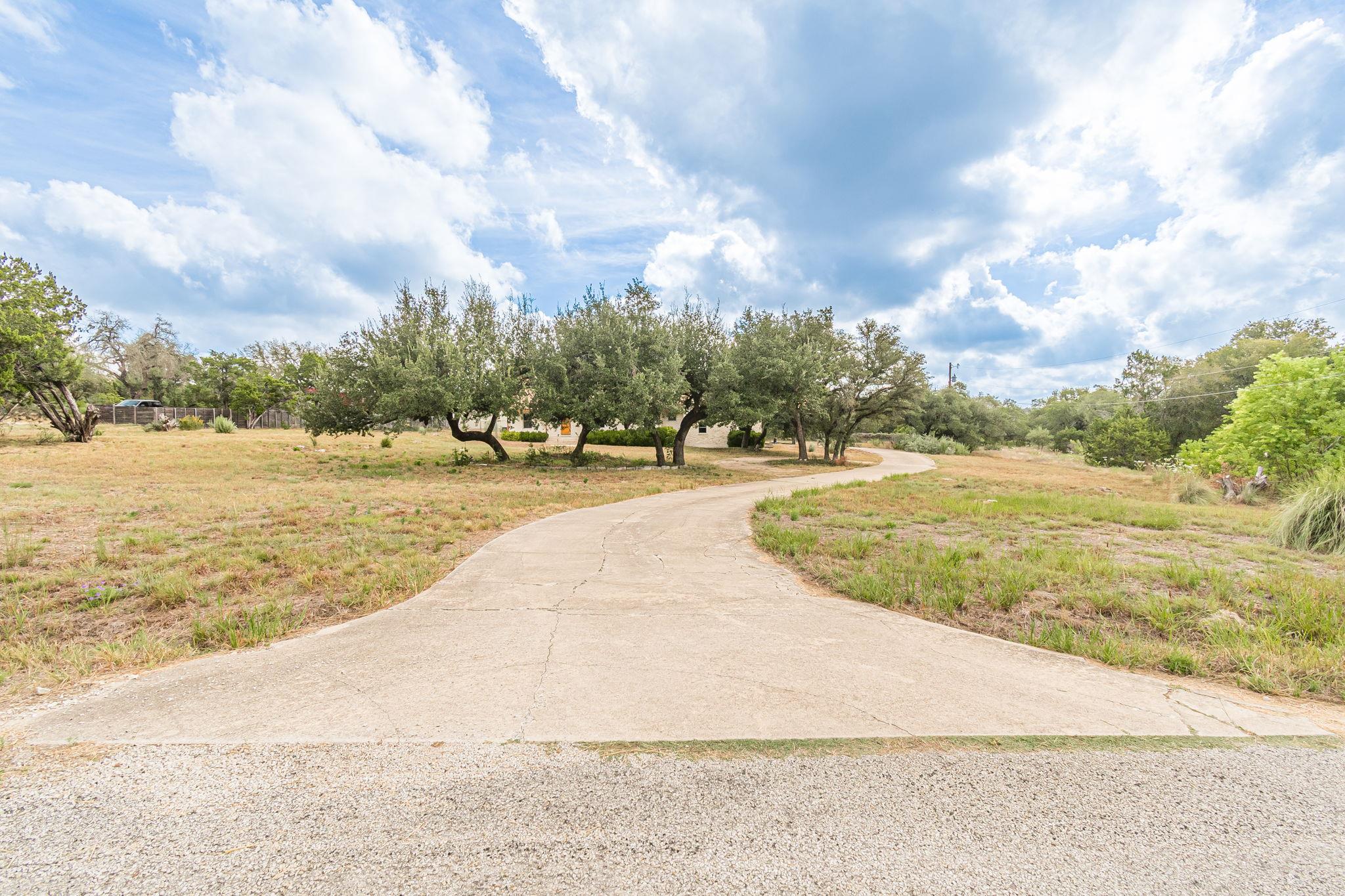 15 Tall Oaks Trl Property Photo 4