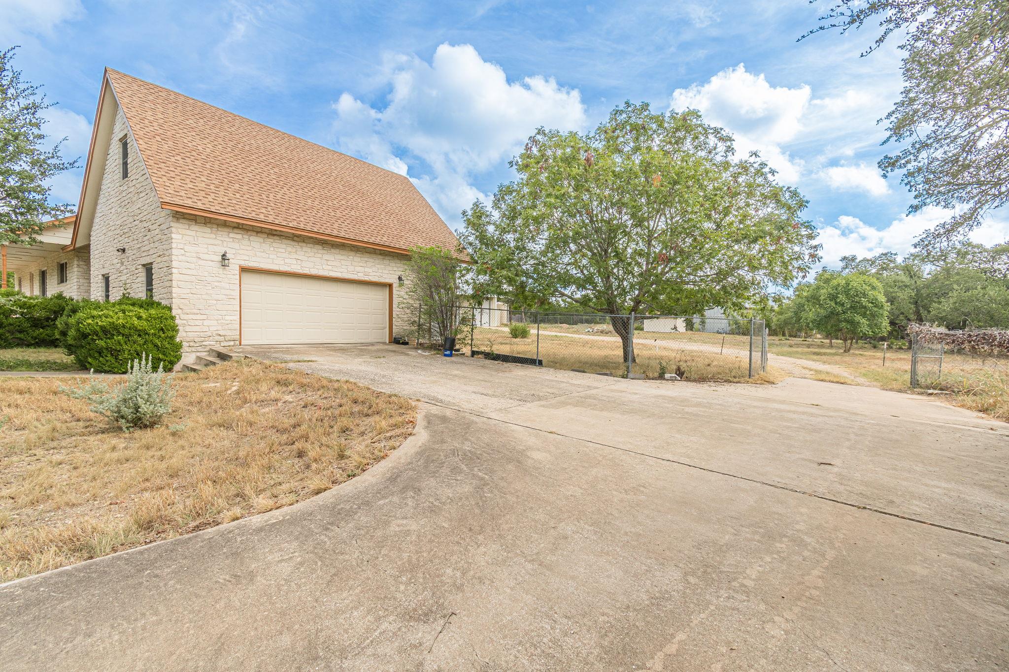 15 Tall Oaks Trl Property Photo 5
