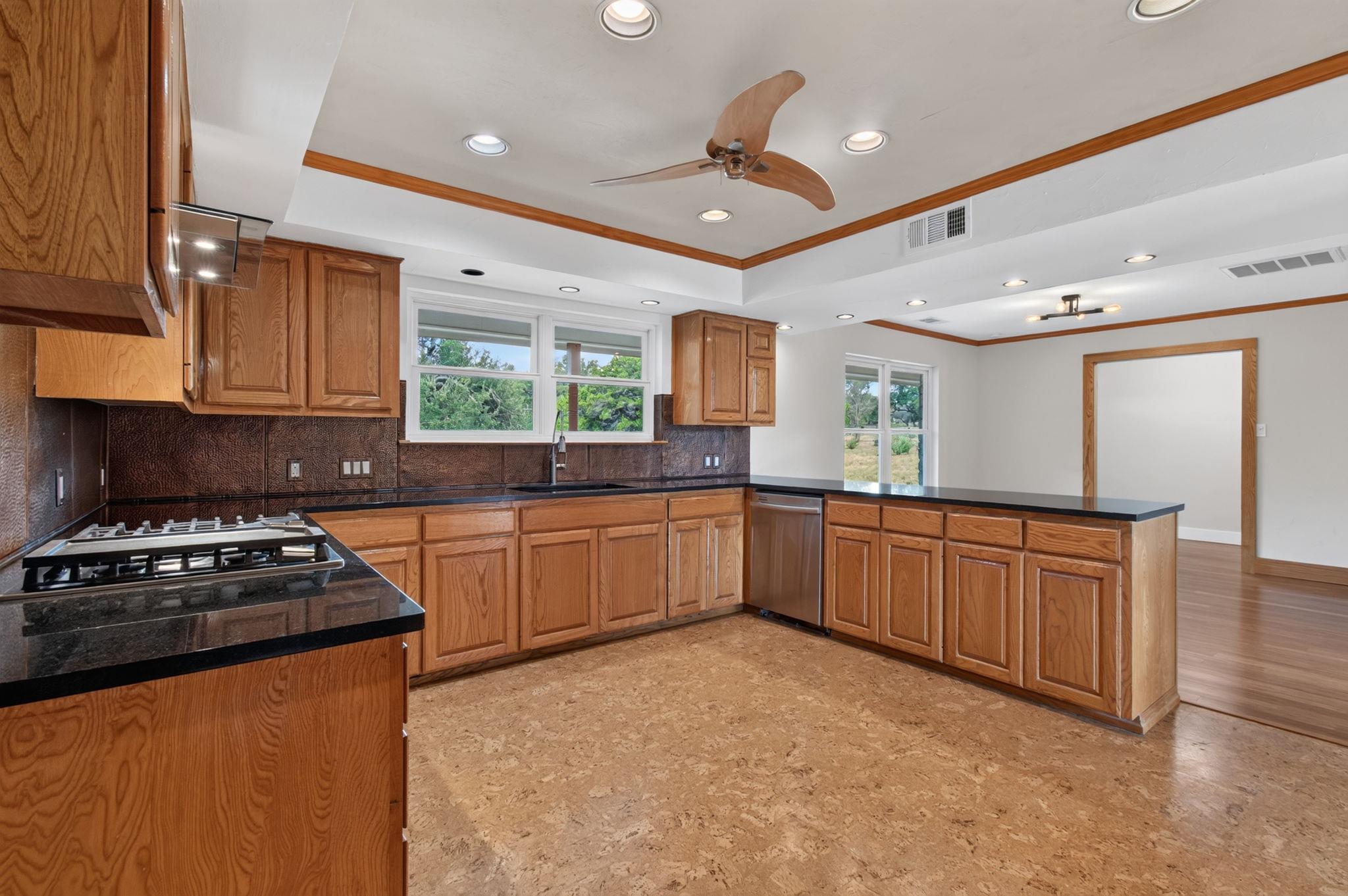 15 Tall Oaks Trl Property Photo 10