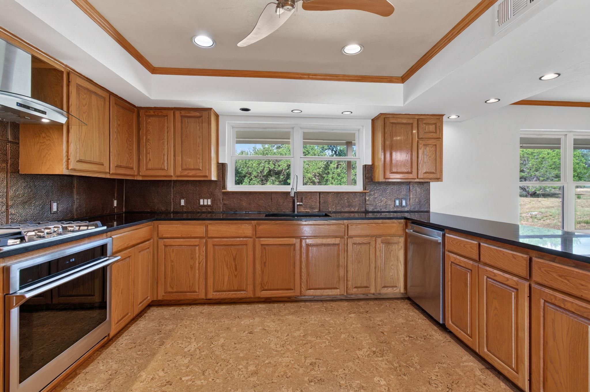 15 Tall Oaks Trl Property Photo 11
