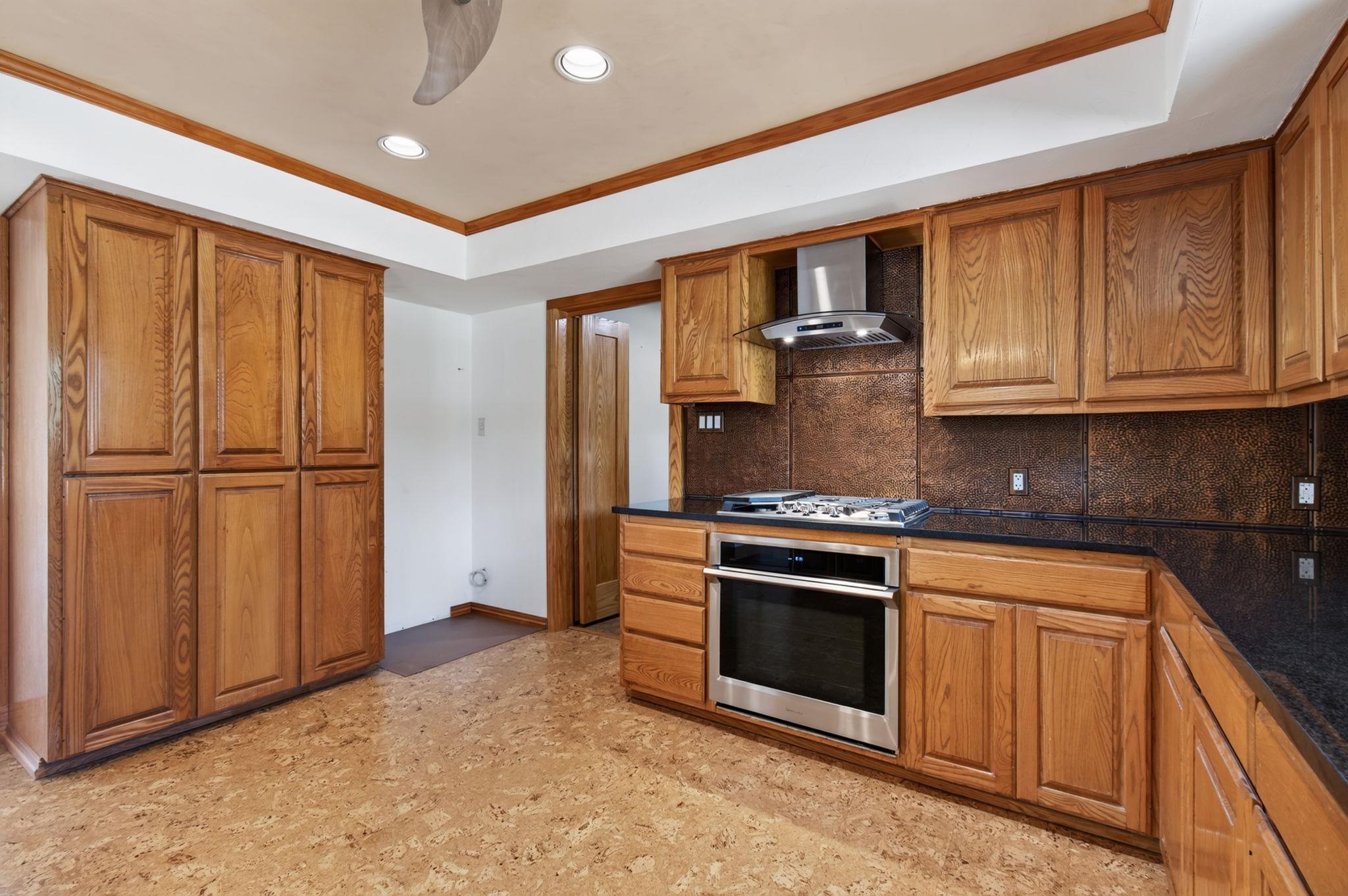 15 Tall Oaks Trl Property Photo 12