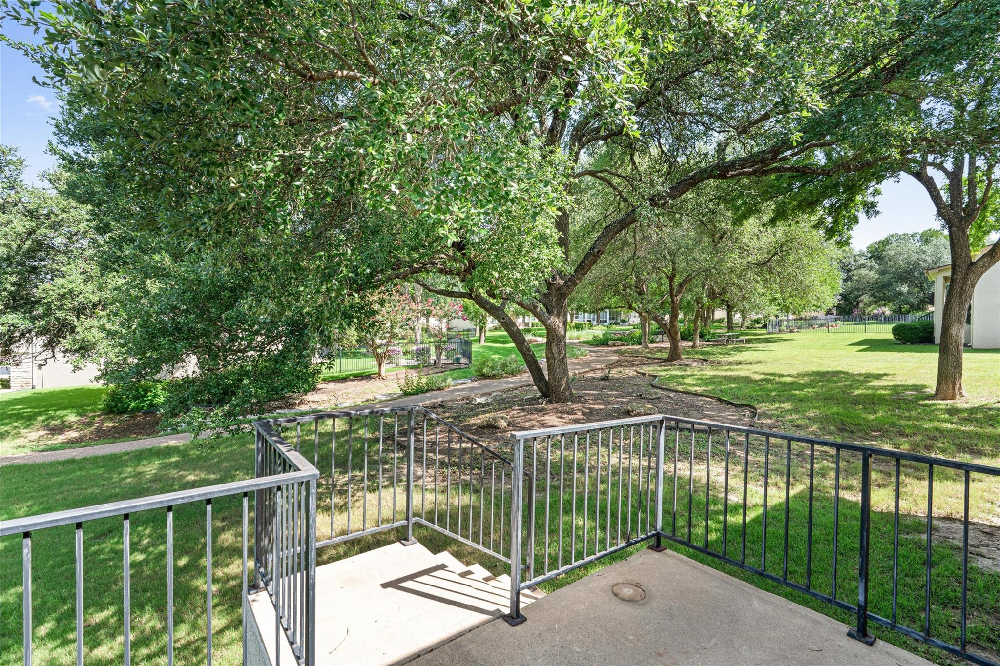 121 Larkspur Ln Property Photo 1