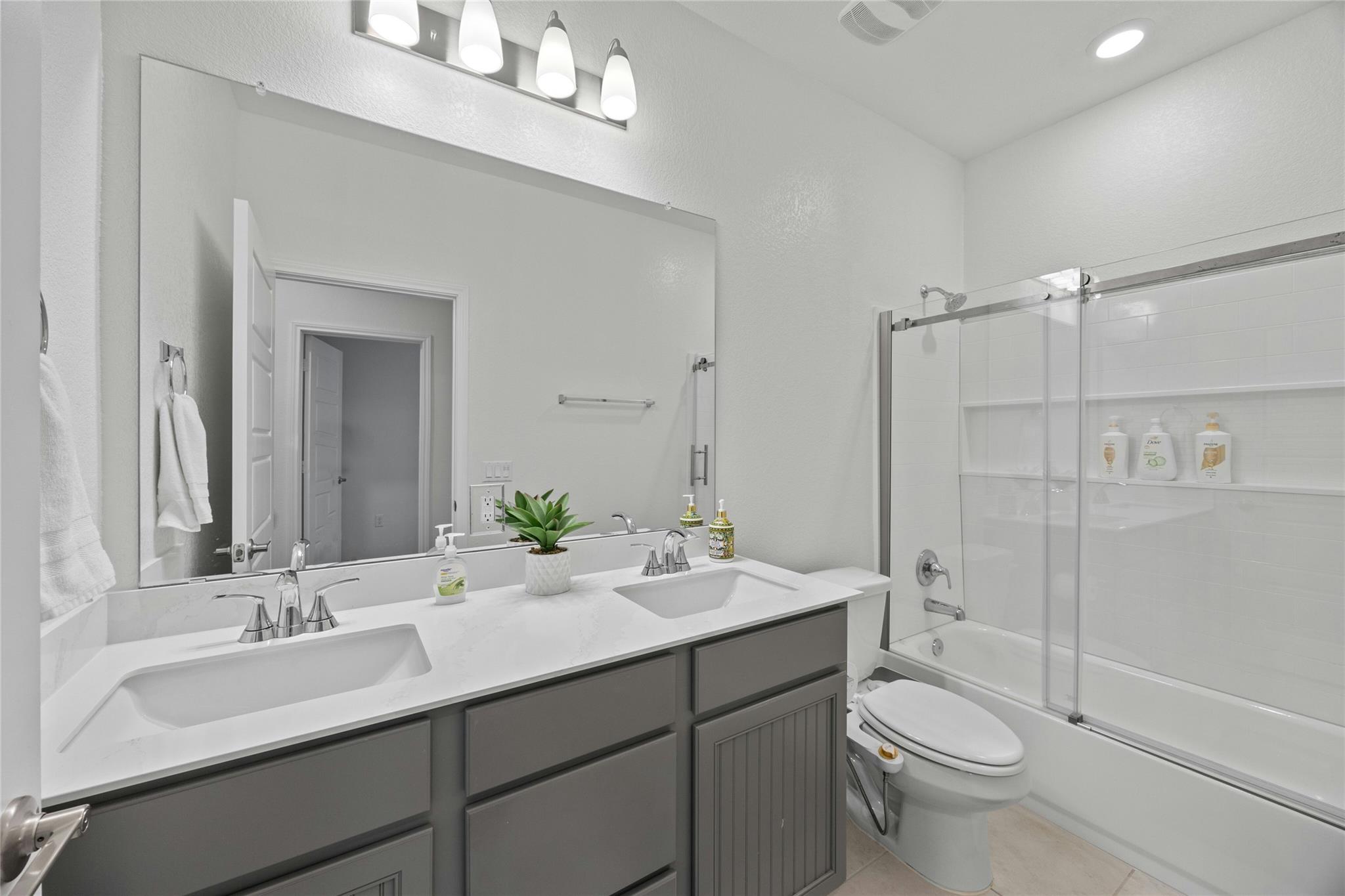 12529 Hallstatt Dr Property Photo 37