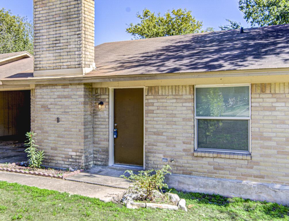 7111 Dan Jean Dr #b Property Photo 3