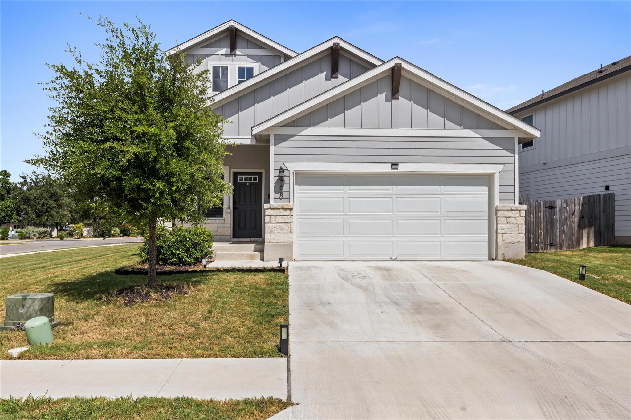 968 Sun Grove Trl Property Photo 1