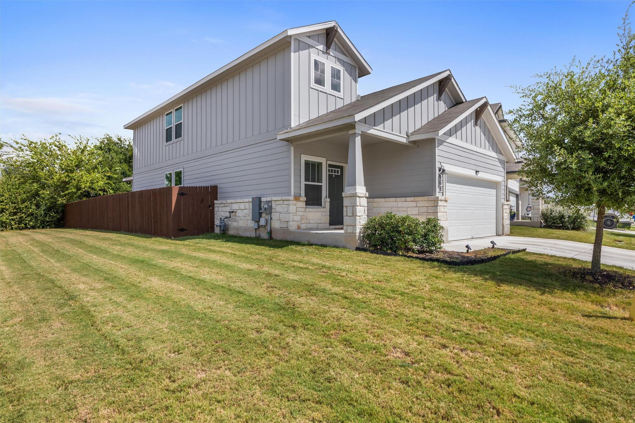968 Sun Grove Trl Property Photo 2