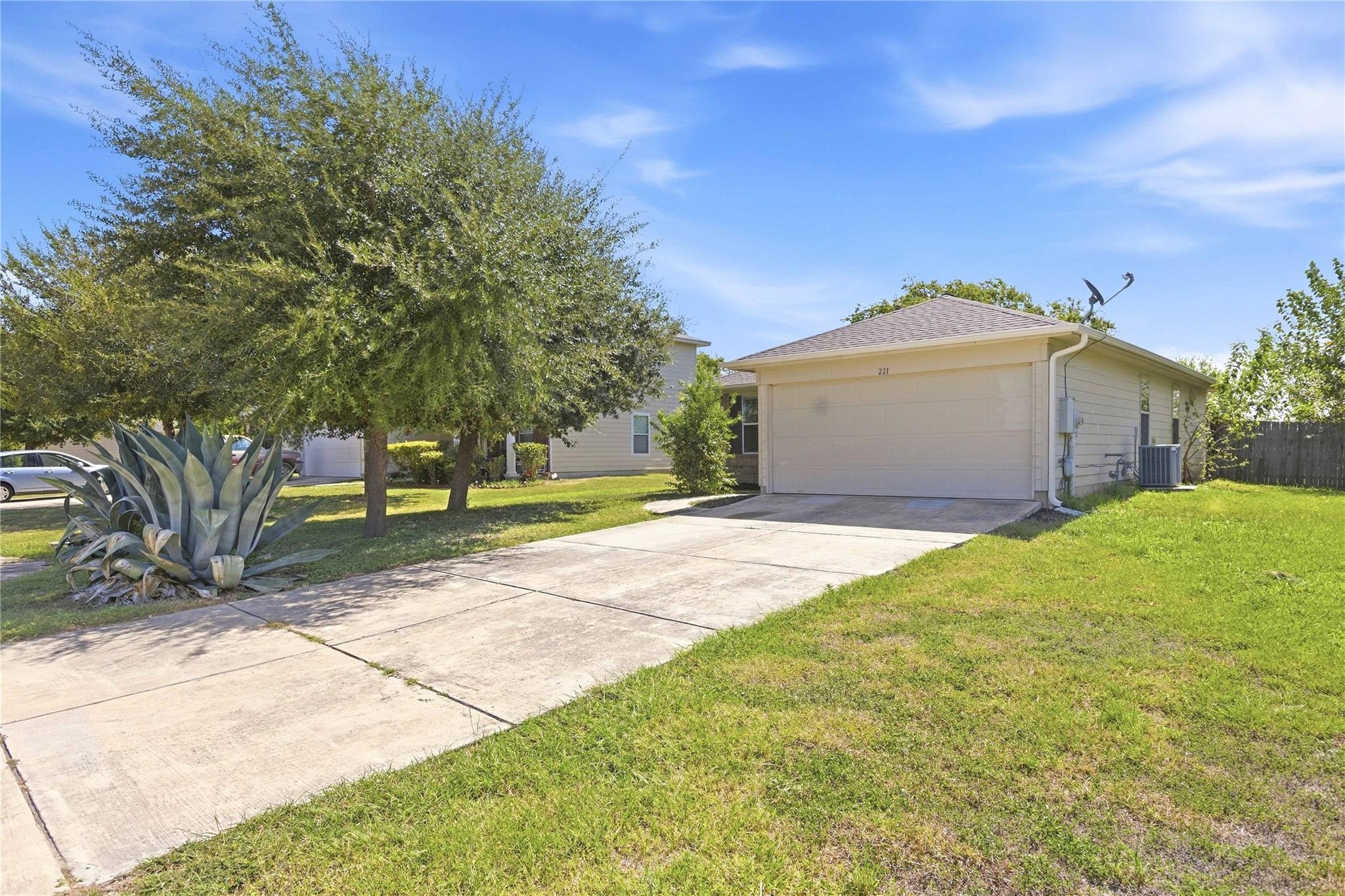 221 Ames Cv Property Photo 3