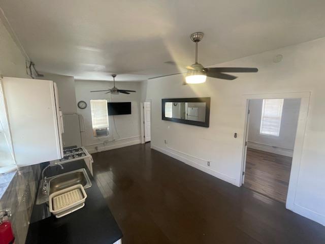 1105 E 6th St #b Property Photo 3