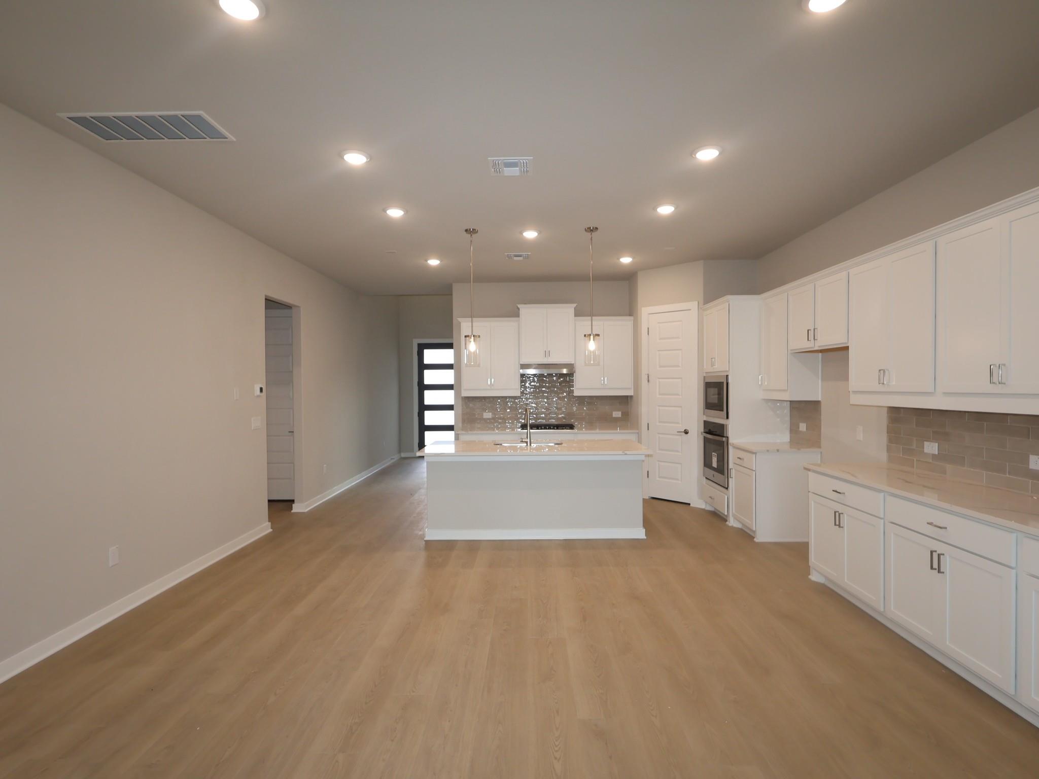 821 Purmela St Property Photo 4