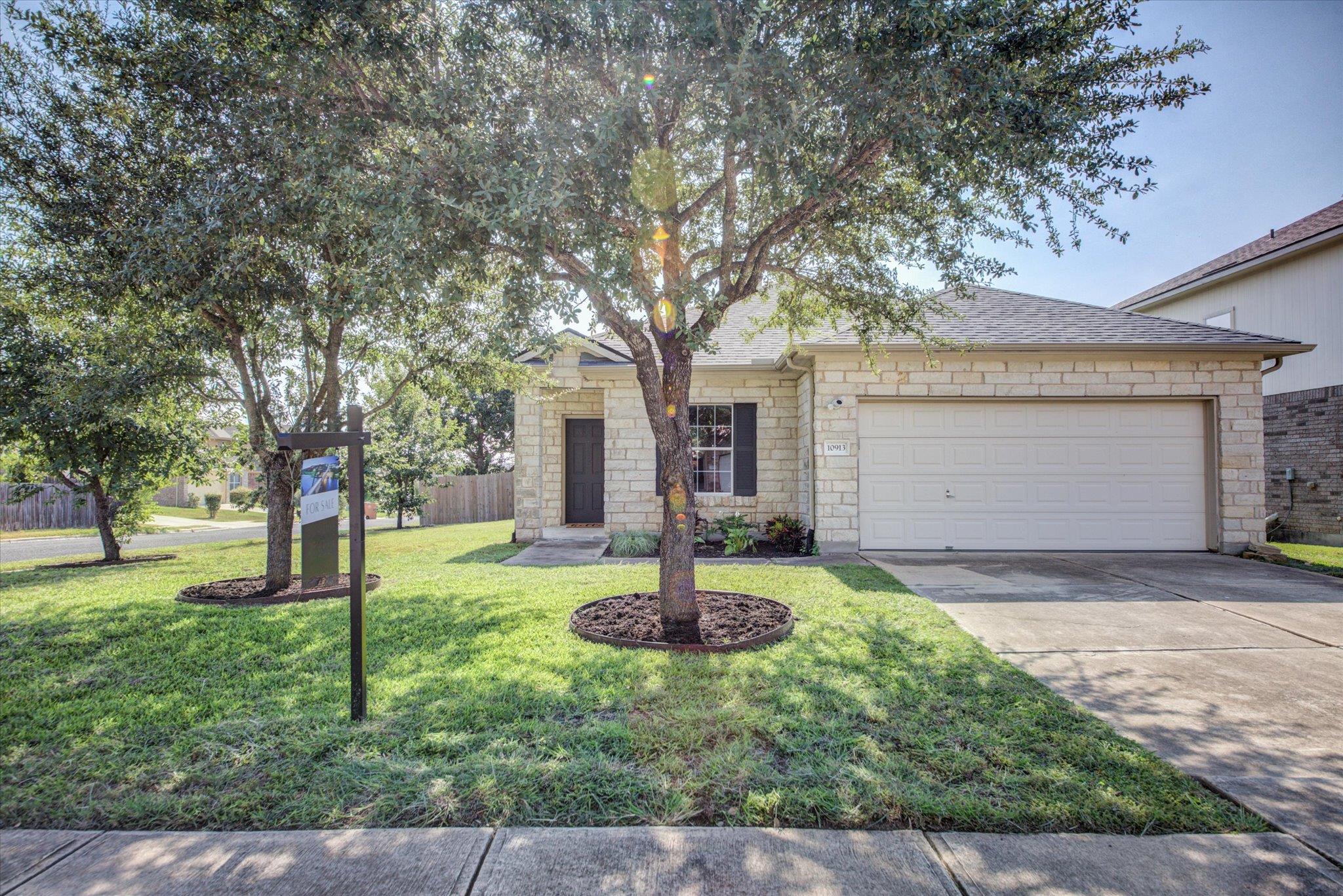 10913 Long Summer Dr Property Photo 1