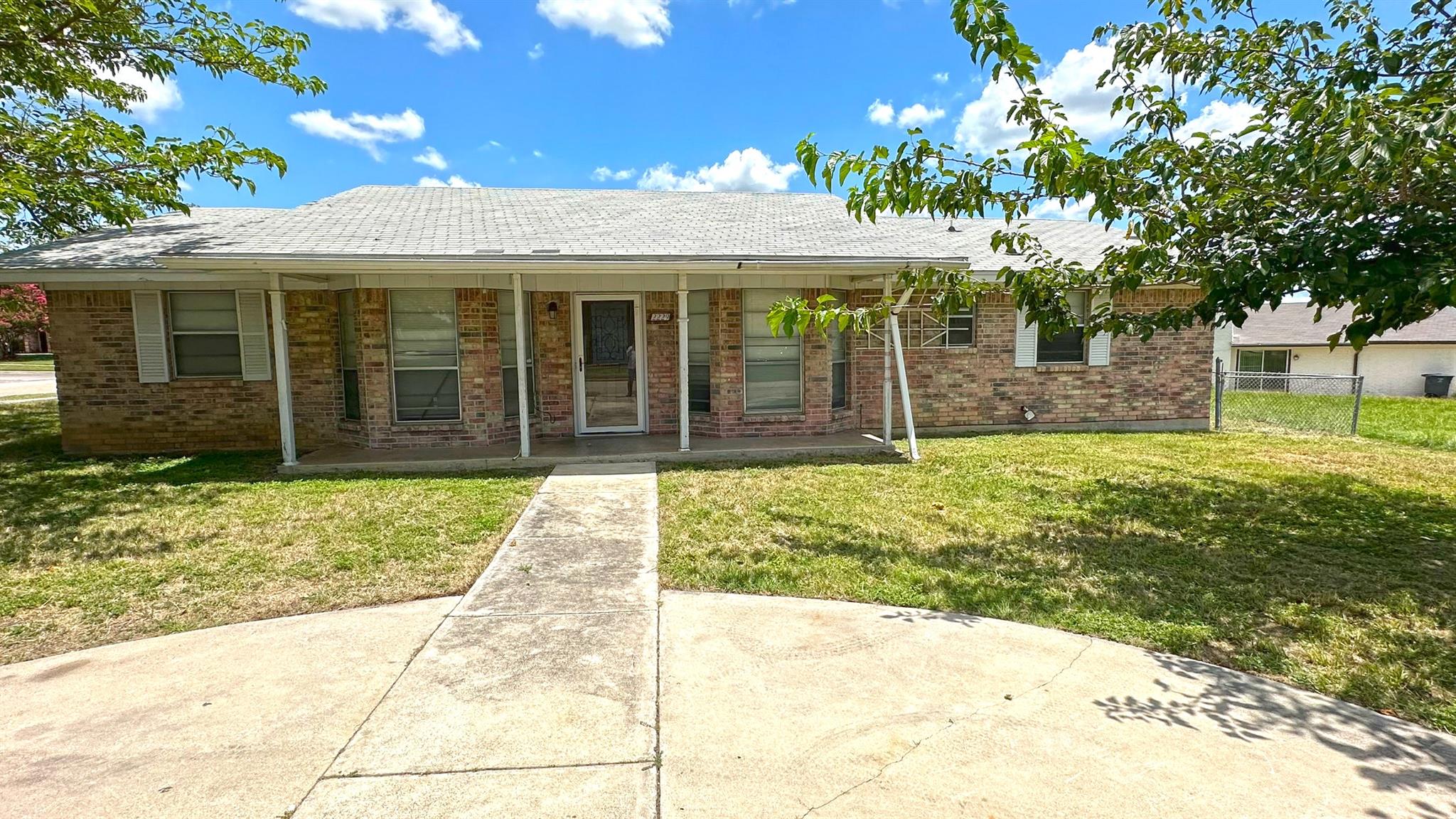 2229 Wheeler Ave Property Photo 1