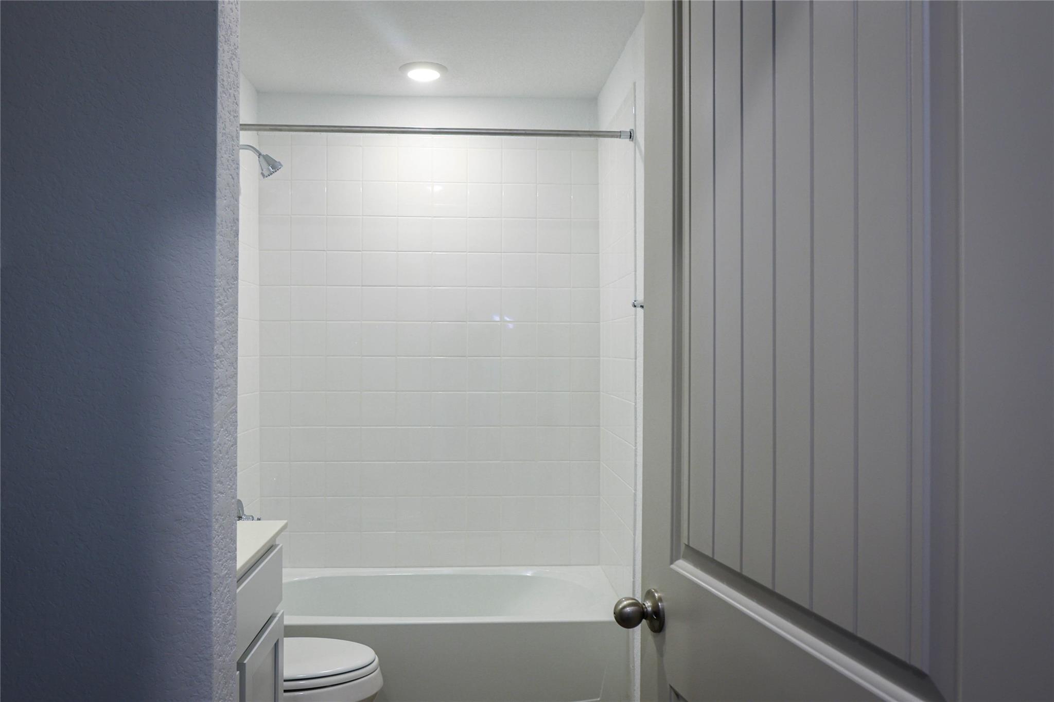 231 Sweetwater Creek Ln Property Photo 6