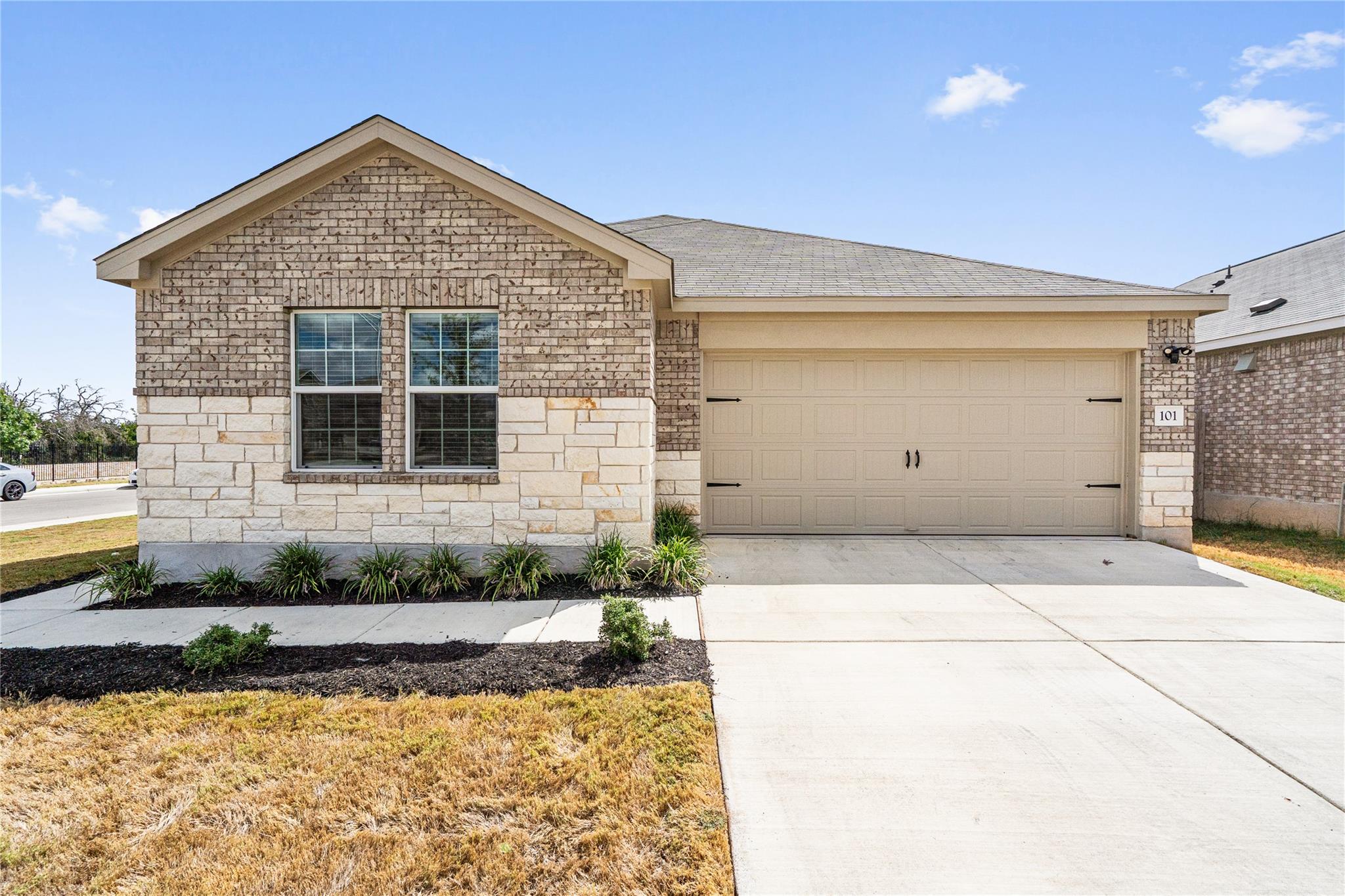 101 Sunrise Oak Cv Property Photo 1