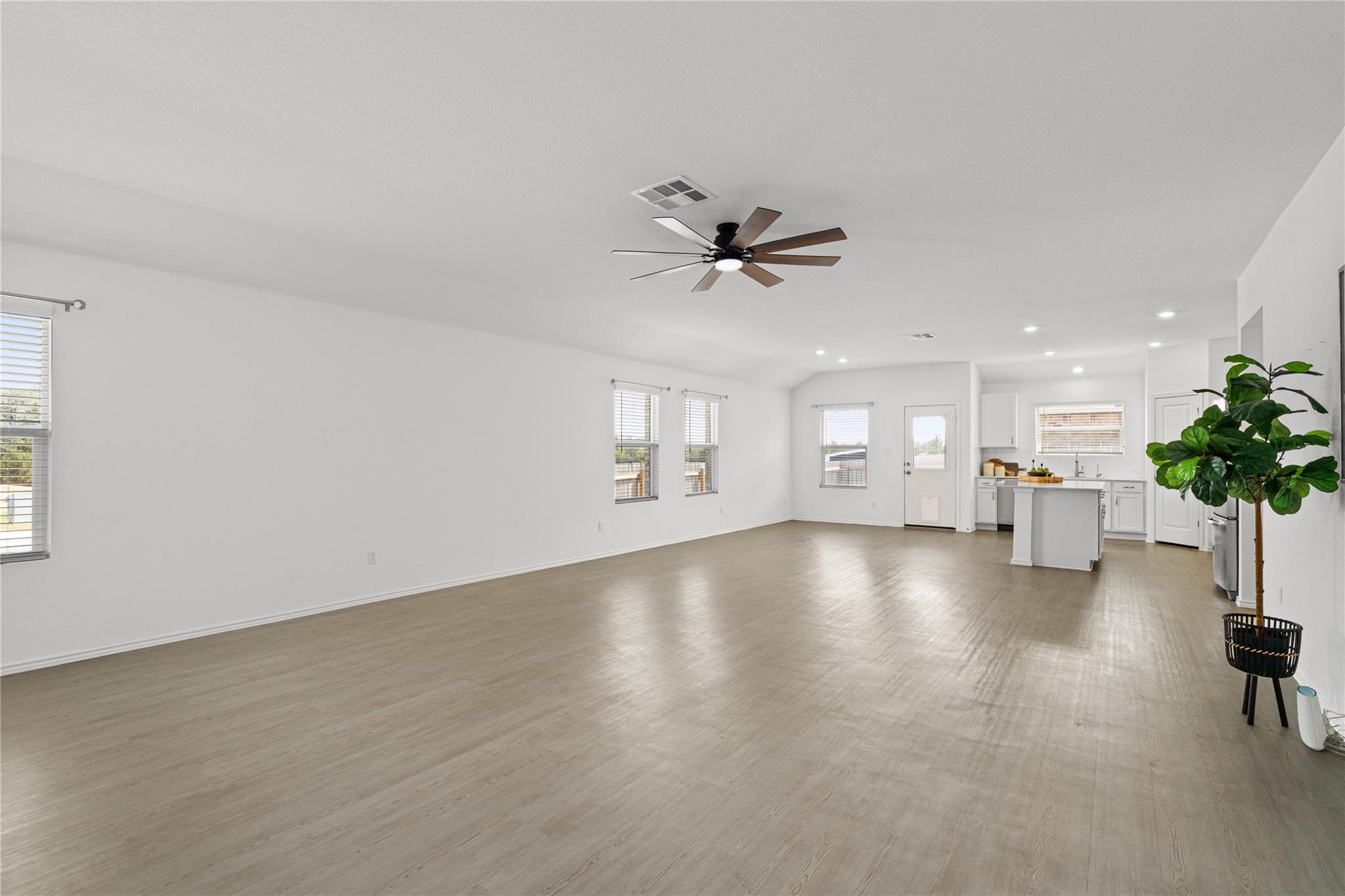 101 Sunrise Oak Cv Property Photo 2