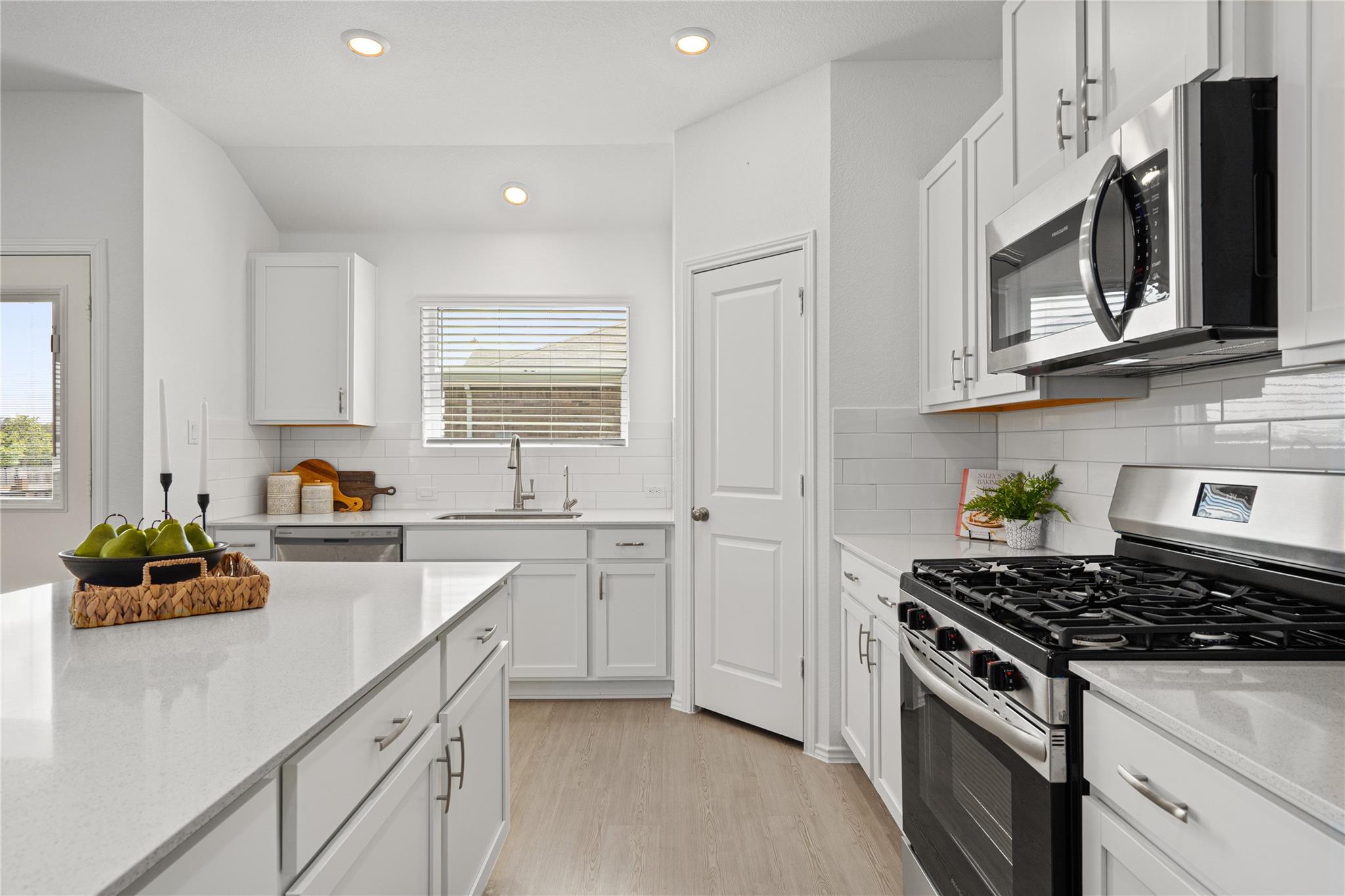 101 Sunrise Oak Cv Property Photo 5