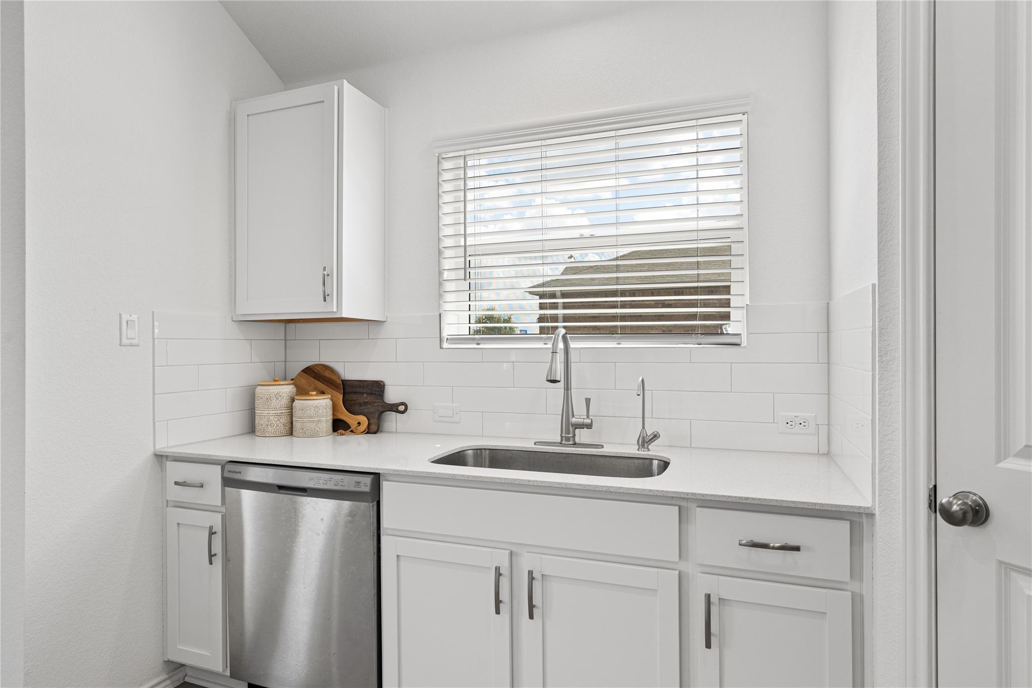 101 Sunrise Oak Cv Property Photo 8