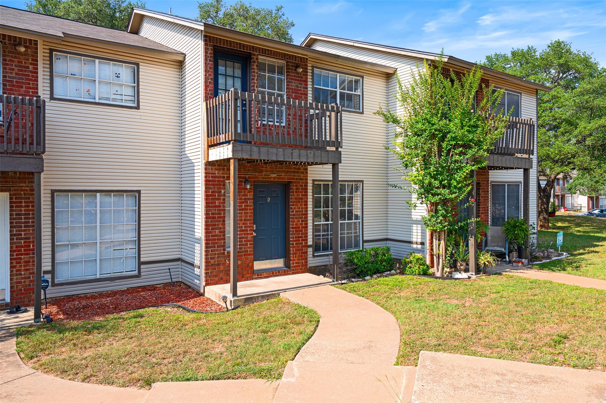 1807 River Crossing Cir #b Property Photo 1